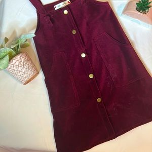 This is in good conditions and has never been worn!!